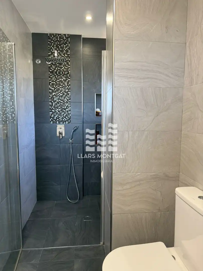Badezimmer von Wohnung zum Verkauf in Montgat mit Klimaanlage, Heizung und Terrasse