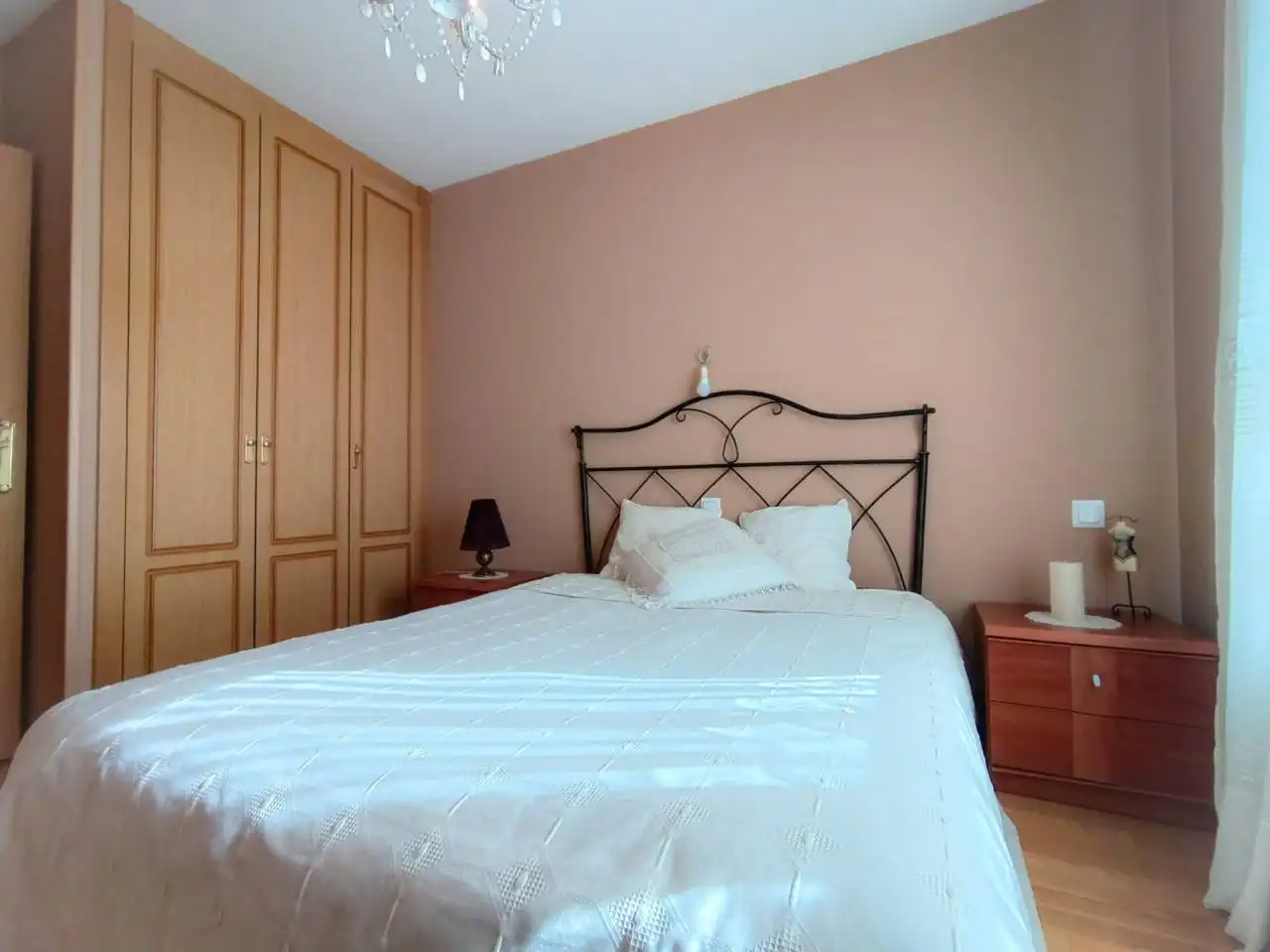 Dormitori de Casa o xalet en venda en Burgos amb Calefacció, Jardí privat i Parquet