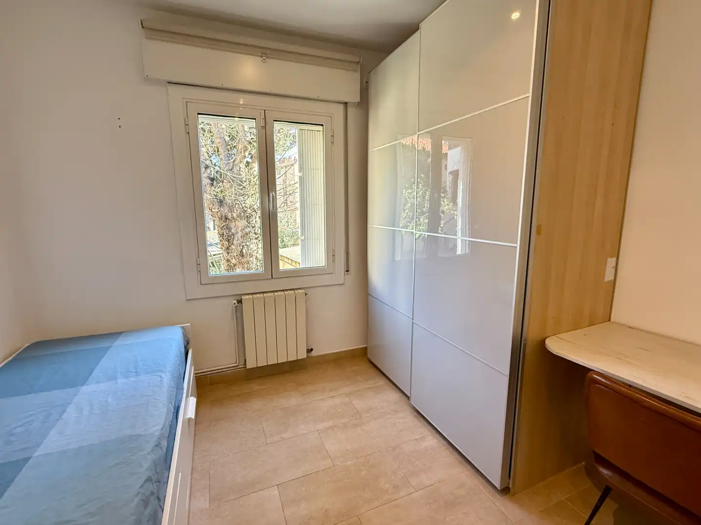 Habitación de Casa adosada en venta en Barcelona con Aire acondicionado, Calefacción y Jardín privado