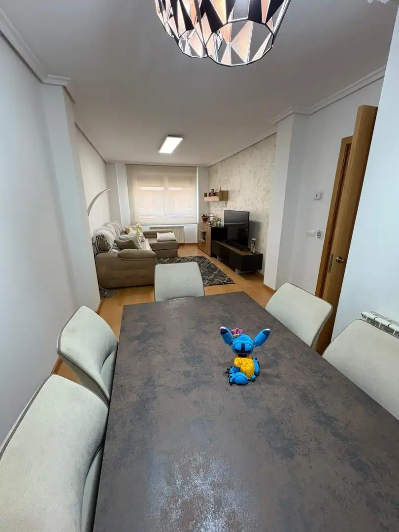 Sala d'estar de Apartament en venda en Santovenia de Pisuerga amb Calefacció, Terrassa i Traster