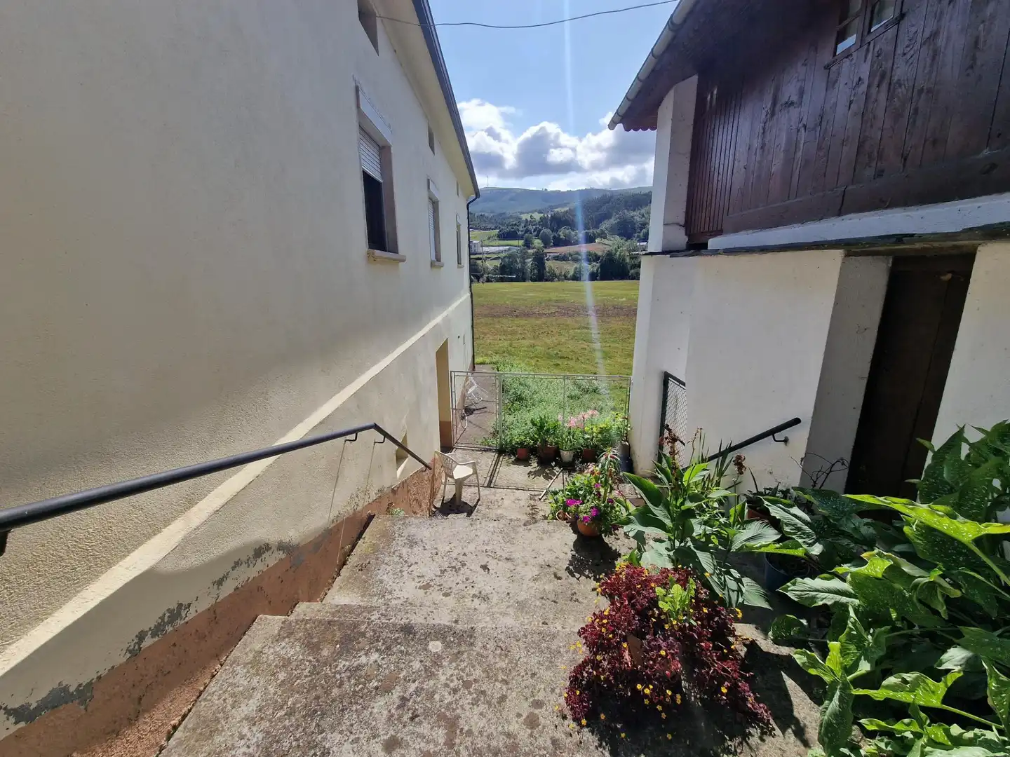 Vista exterior de Casa o xalet en venda en San Tirso de Abres amb Calefacció, Jardí privat i Traster