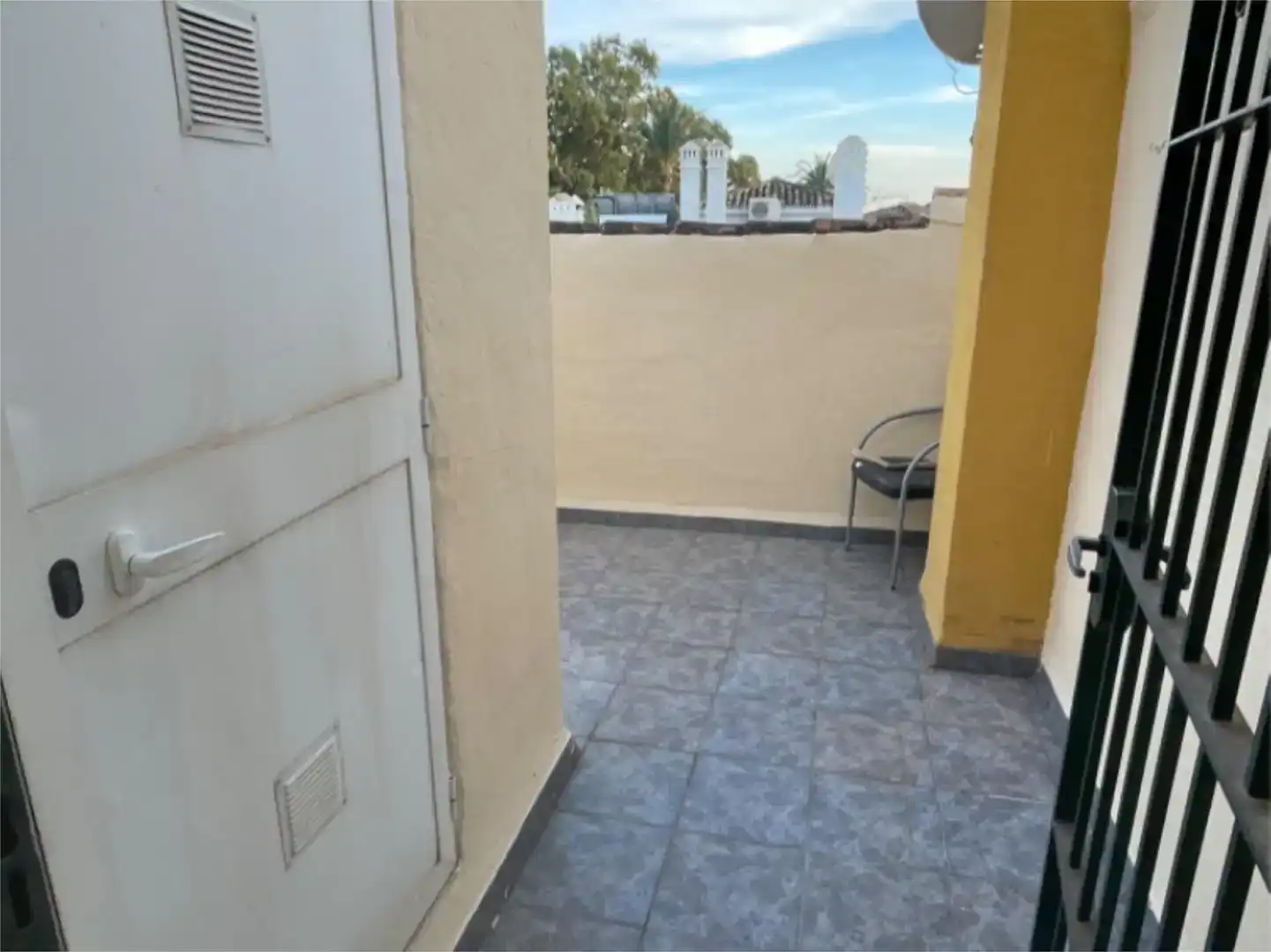 Terrassa de Casa adosada en venda en Estepona amb Aire condicionat, Piscina i Balcó