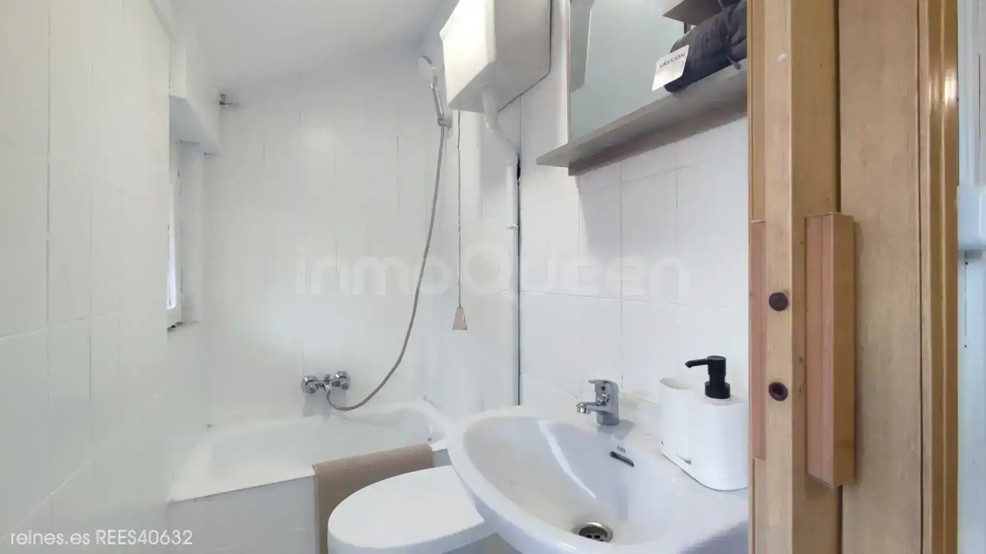 Badezimmer von Einfamilien-Reihenhaus zum Verkauf in Mieres (Asturias)