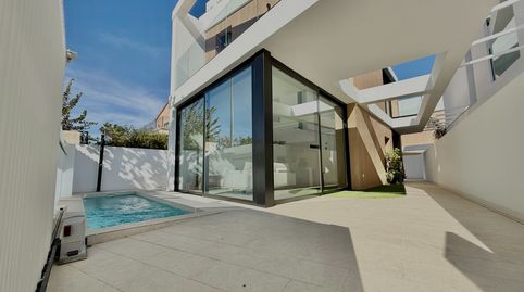 Has visto el vídeo?nbspNecesitas el 100?nbspUna villa única y la última disponible situada junto al mar, con piscina privada, ampl