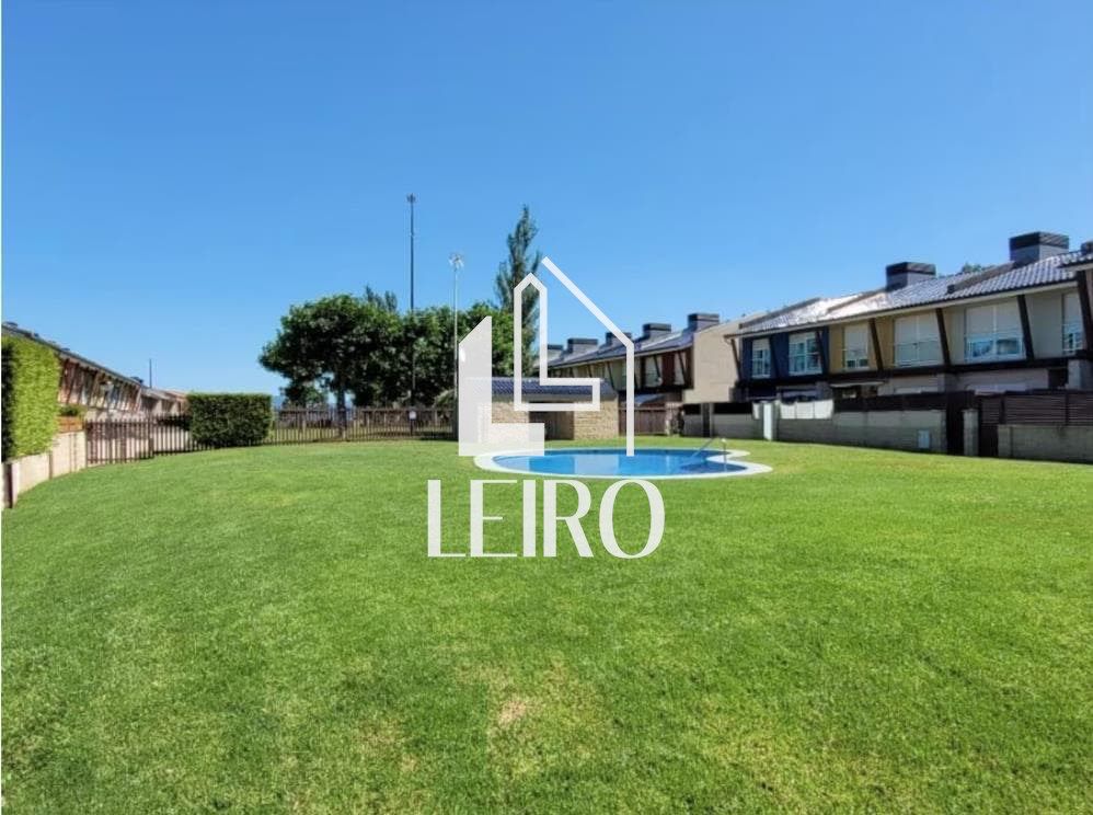 Casa o xalet en venda en Vilanova de Arousa amb Calefacció, Jardí privat i Piscina comunitària