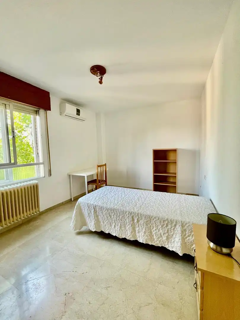 Bedroom of Flat for rent in Granada  with Air Conditioner, Heating and Terrace