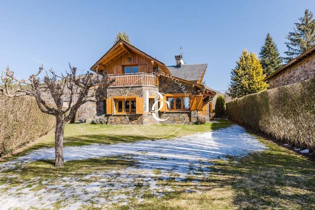 Casa-chalet en Venta en Carrer del Pla de Forques en Llívia