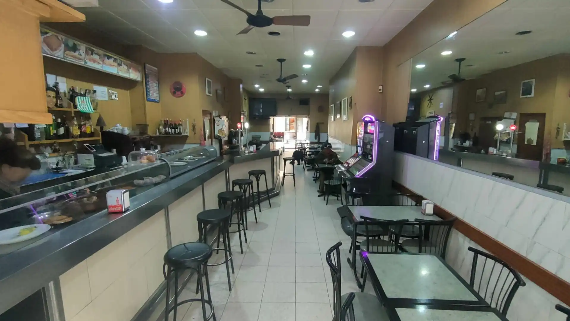 Business premises for transfer in Sants - Montjuïc, imagen 3