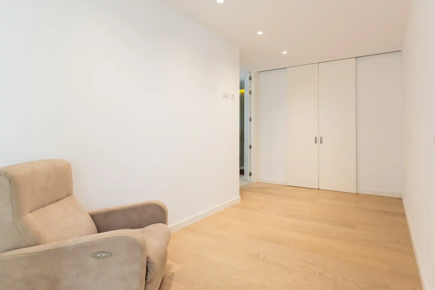 Flat for rent in Valencia  with Air Conditioner, Heating and Furnished