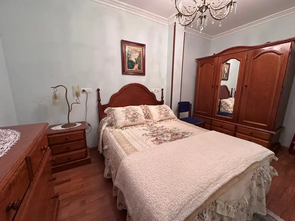 Habitación de Piso en venta en Gijón  con Calefacción, Parquet y Amueblado