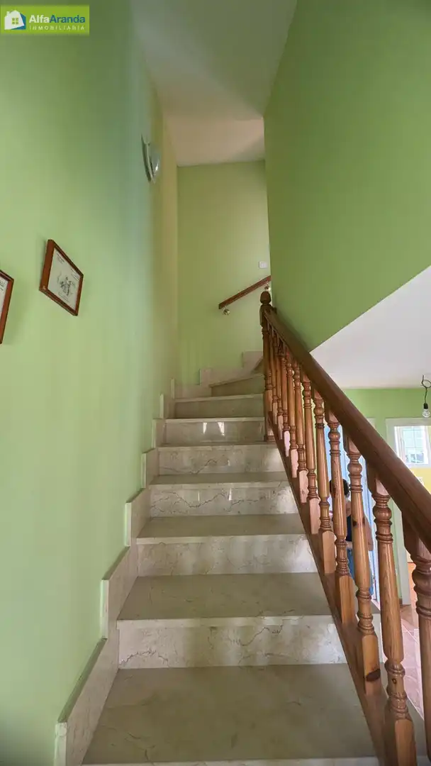 Casa adosada en venta en Aranda de Duero con Calefacción y Terraza
