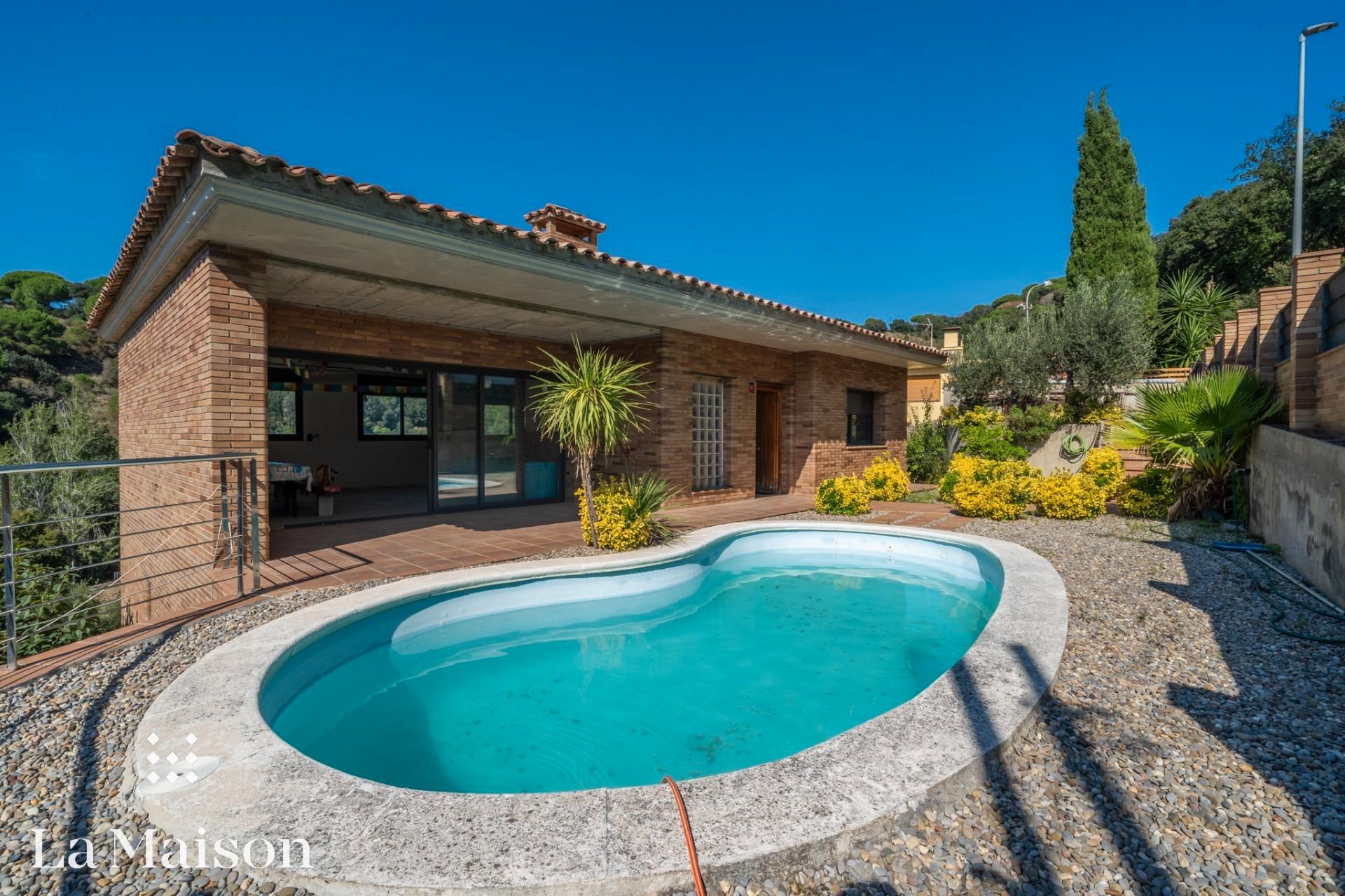Piscina de Casa o xalet en venda en Arenys de Munt amb Aire condicionat, Calefacció i Jardí privat