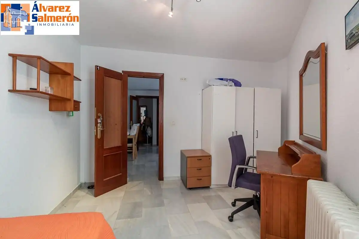Bedroom of Flat for sale in Granada  with Heating and Storage room