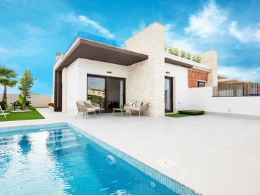House with pool for sale in Jacarilla