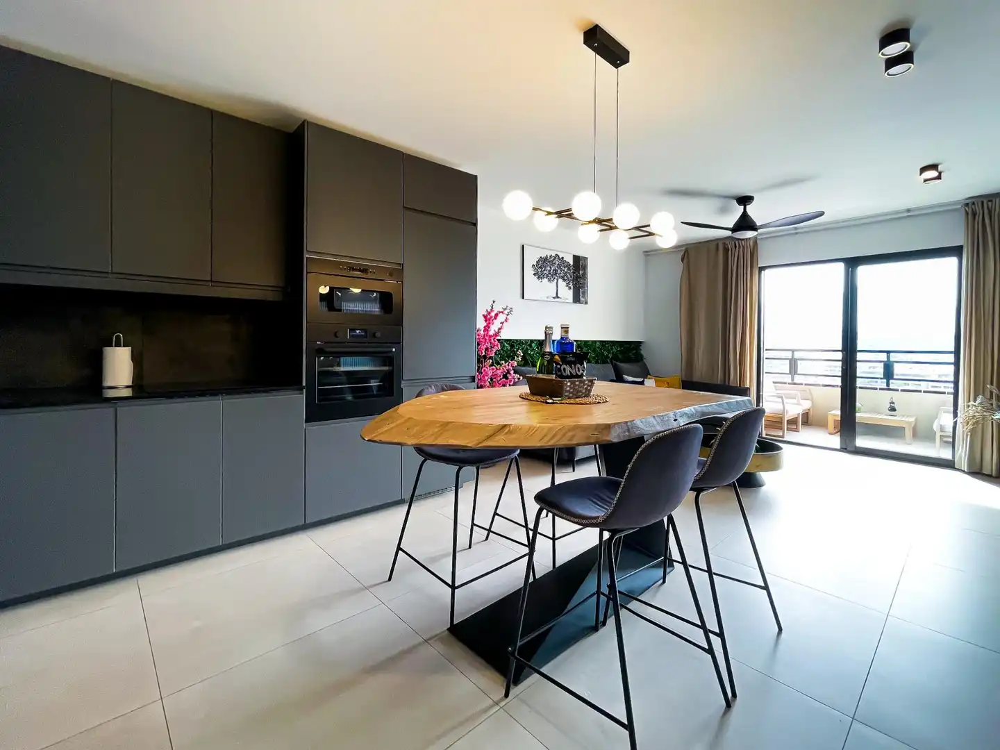 Apartamento con piscina en venta en Avenida Adeje 300 10, imagen 2