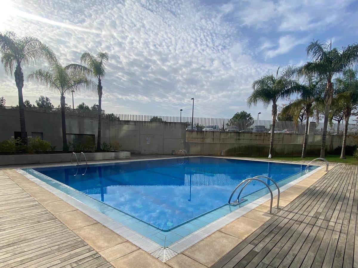 Swimming pool of Flat for rent in  Valencia Capital  with Air Conditioner, Private garden and Terrace