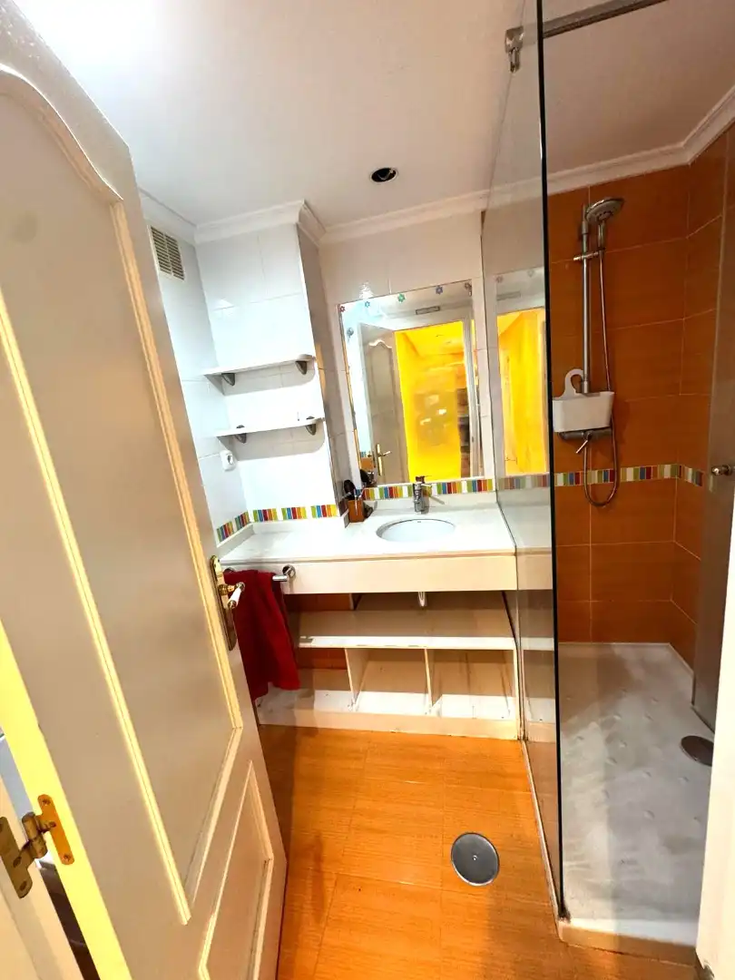 Bany de Pis en venda en Mieres (Asturias) amb Calefacció, Parquet i Traster