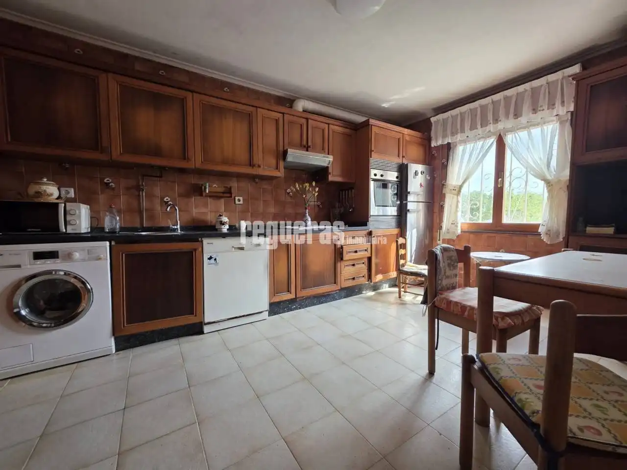 Cocina de Casa o chalet en venta en Illas con Calefacción y Jardín privado