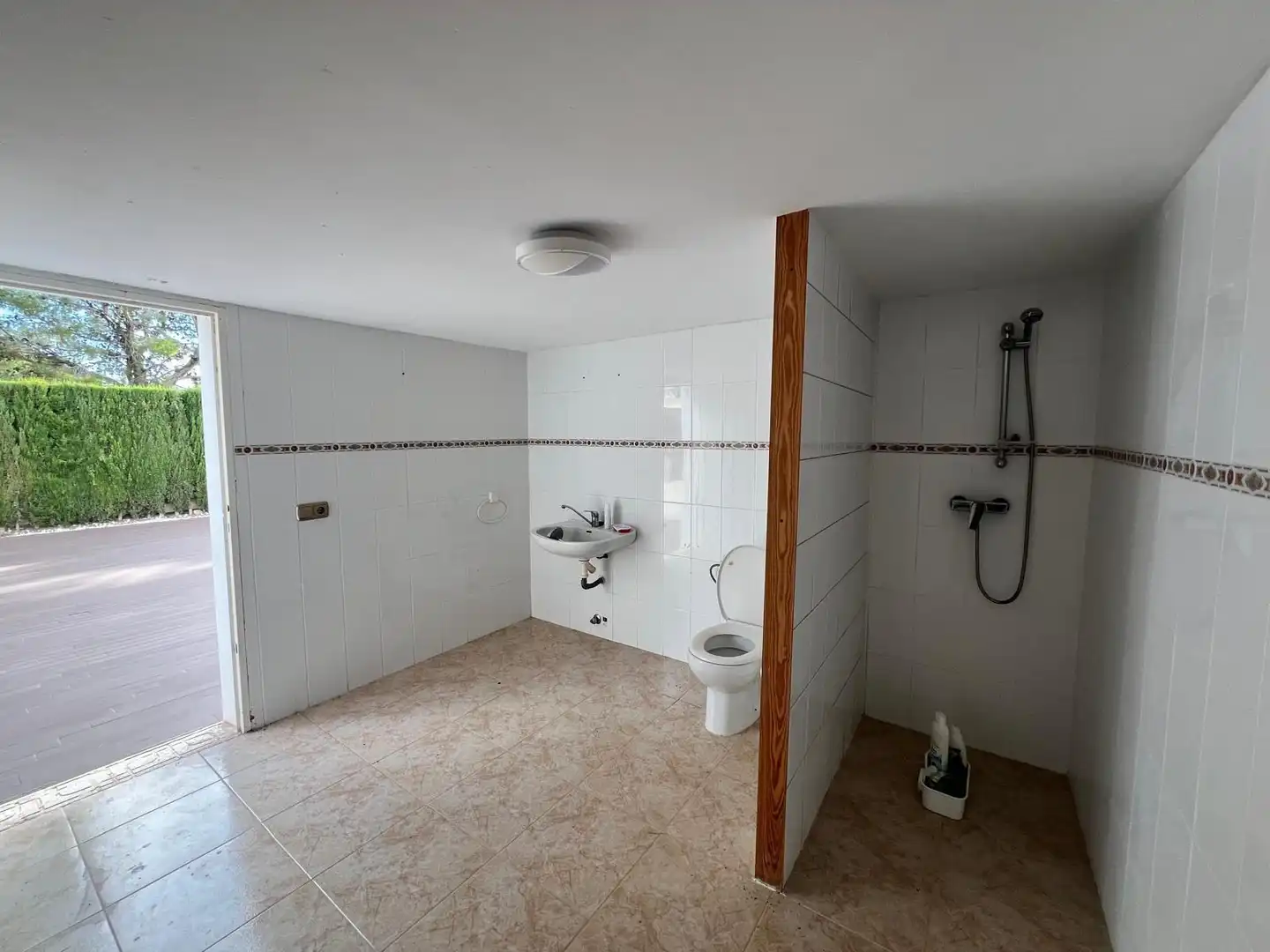 Bany de Casa o xalet en venda en La Nucia amb Jardí privat, Terrassa i Piscina