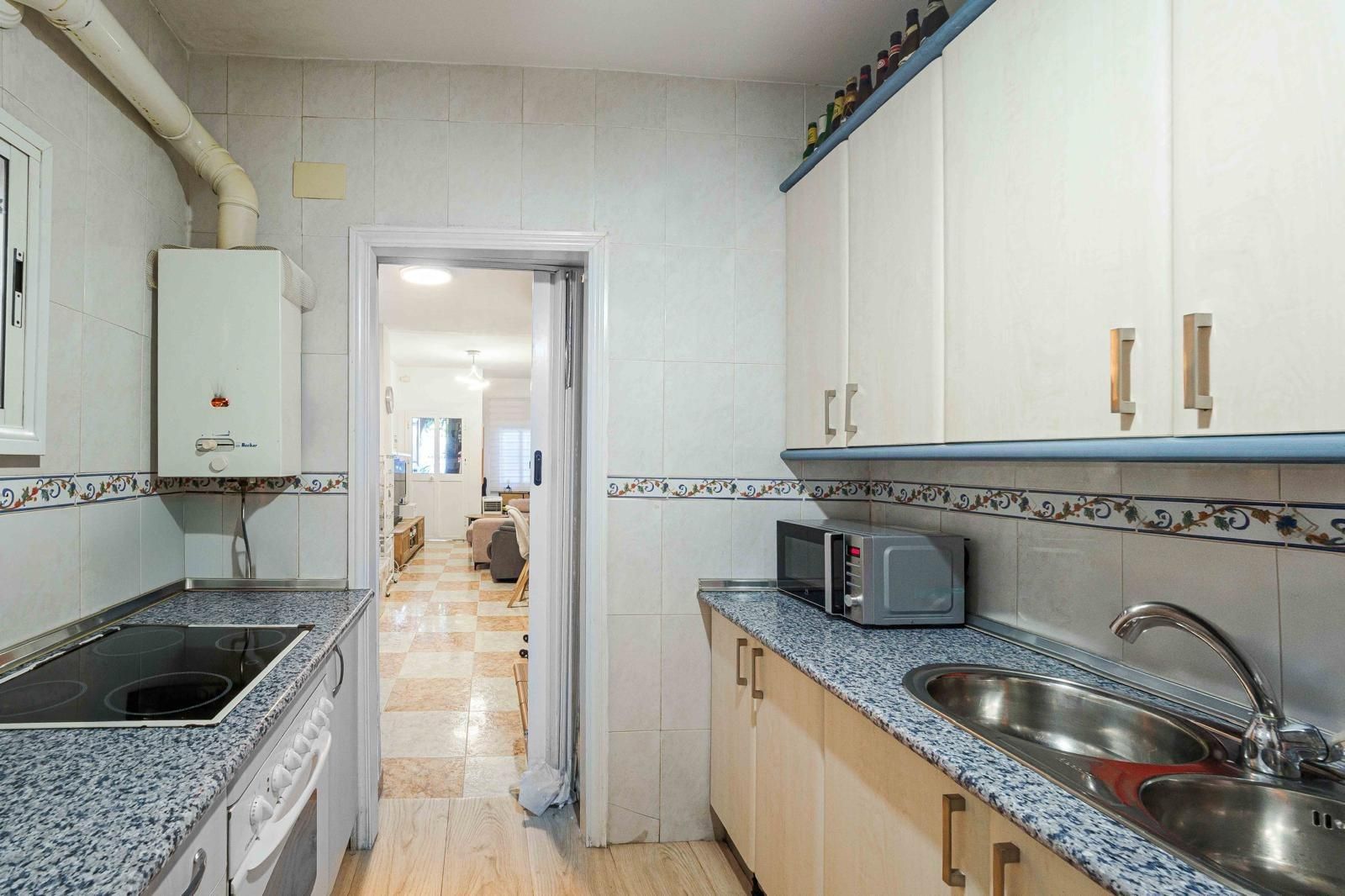 Cuina de Casa adosada en venda en  Sevilla Capital amb Aire condicionat i Terrassa