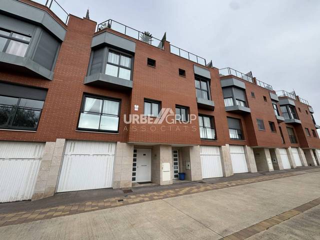 Casa-chalet en Venta en Calle Agulles en Sant Esteve Sesrovires