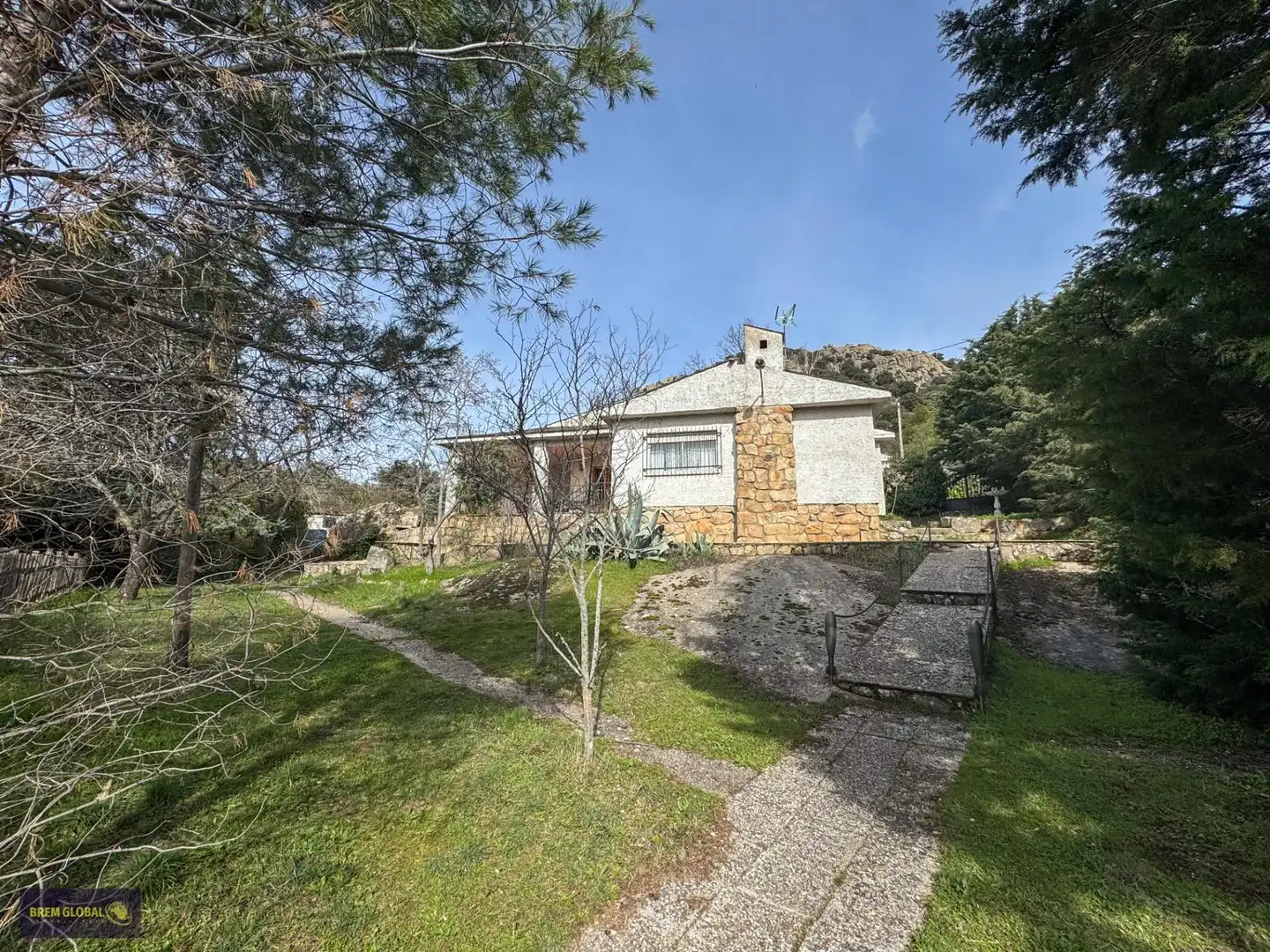 Exterior view of Houses for sale in La Cabrera  with Private garden, Terrace and Swimming Pool