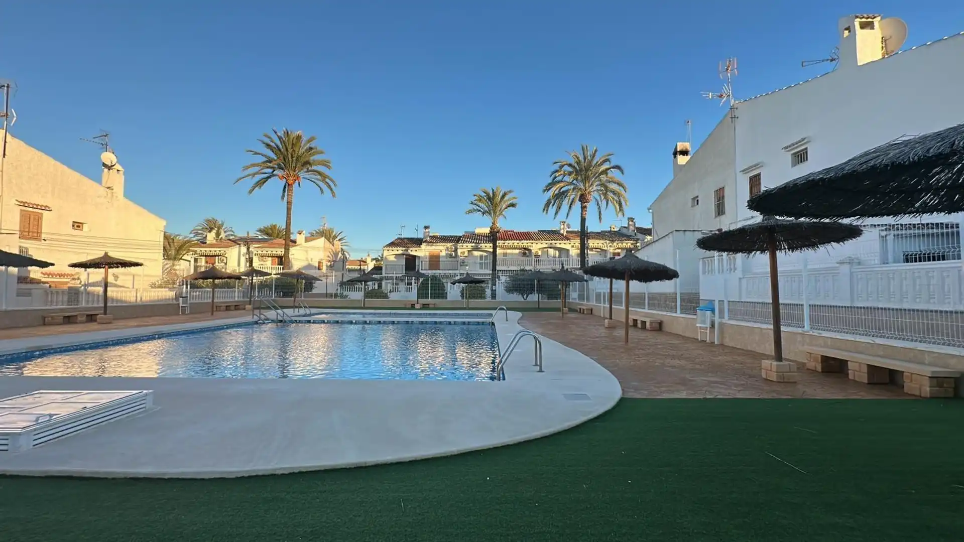Piscina de Casa o chalet en venta en Santa Pola con Aire acondicionado, Terraza y Piscina comunitaria