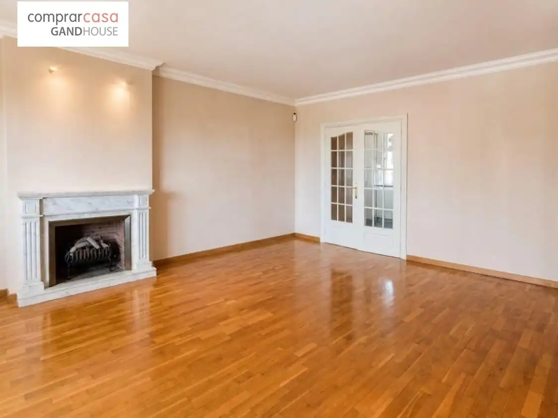 Sala d'estar de Pis en venda en Barcelona amb Aire condicionat, Calefacció i Parquet