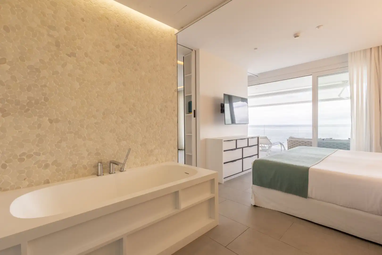 Badezimmer von Wohnungen zum Verkauf in Adeje mit Klimaanlage, Terrasse und Abstellraum