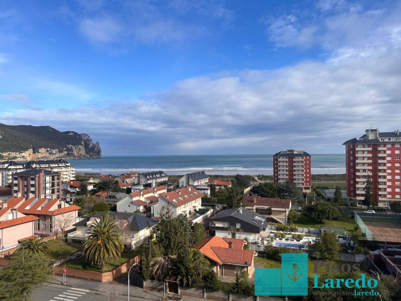 Vista exterior de Pis de lloguer en Laredo amb Calefacció, Terrassa i Moblat