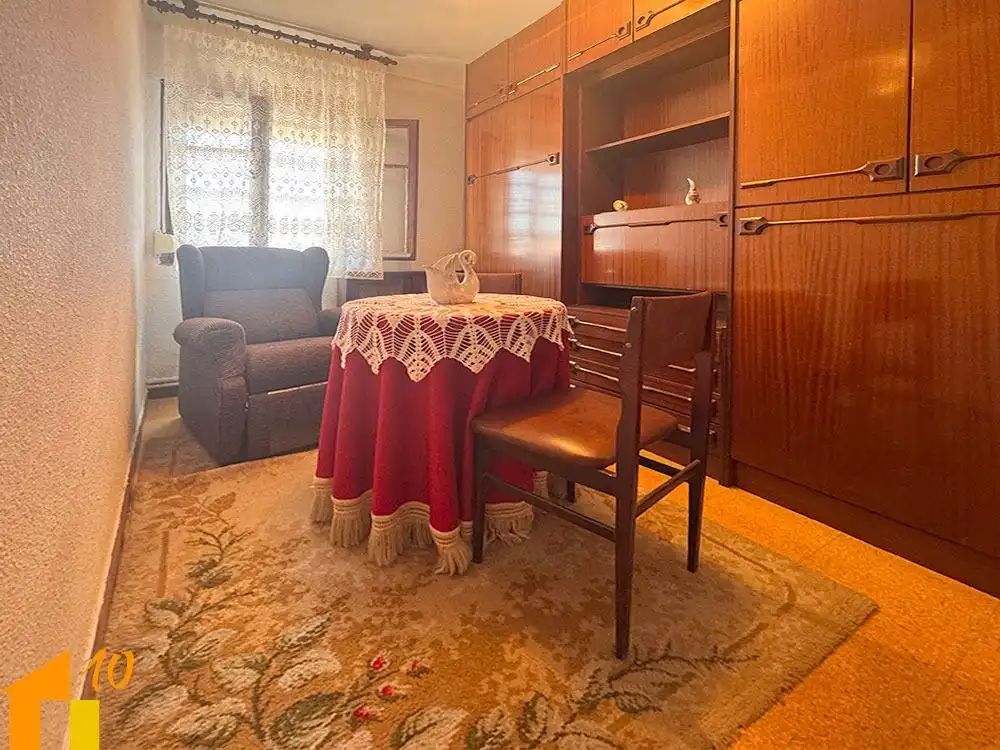 Comedor de Piso en venta en Burgos con Calefacción