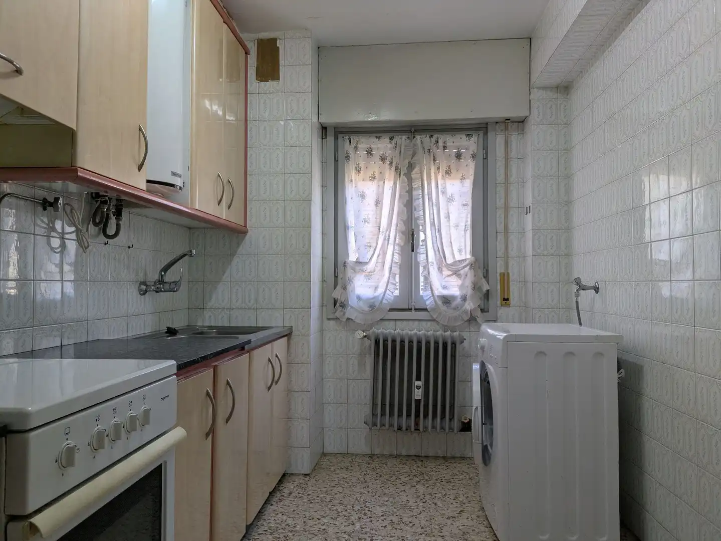 Kitchen of Flat for sale in Monzón  with Heating, Terrace and Storage room
