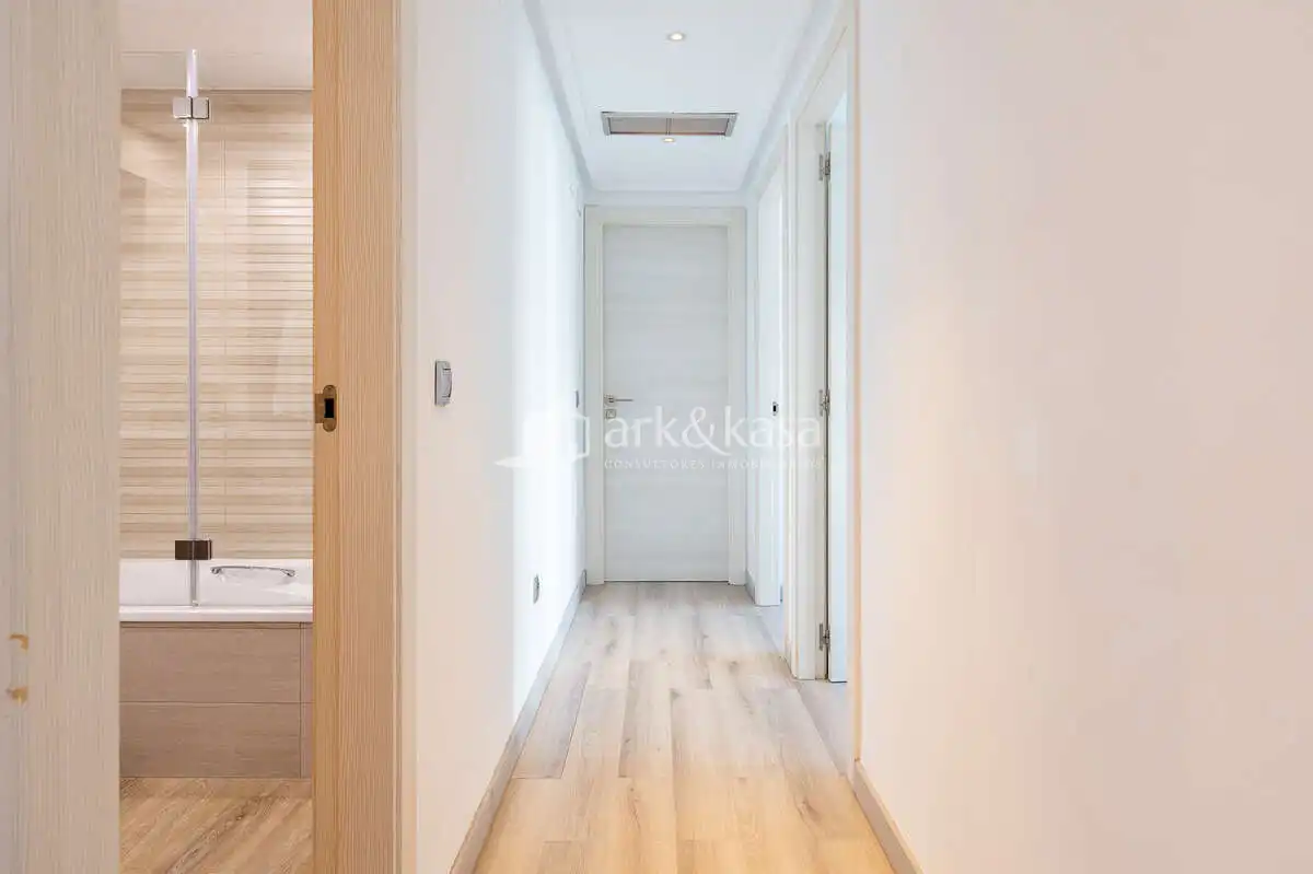Wohnung zum Verkauf in Valencia mit Klimaanlage, Abstellraum und Ofen