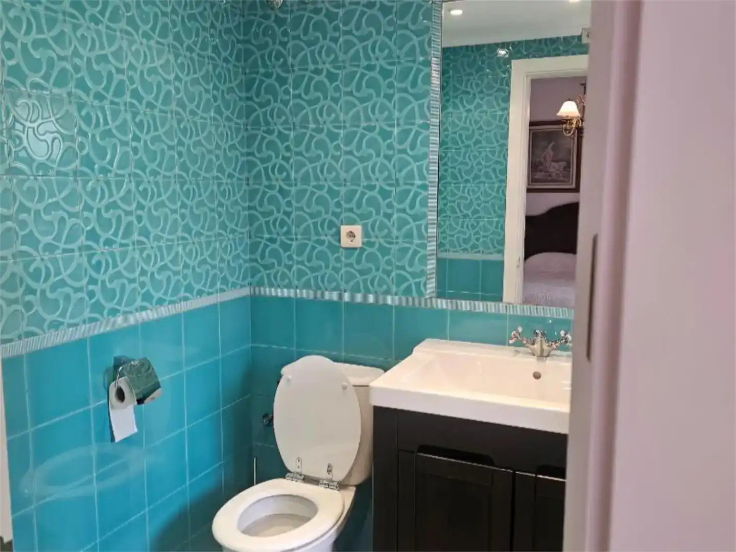Baño de Piso en venta en Marbella con Aire acondicionado, Jardín privado y Amueblado
