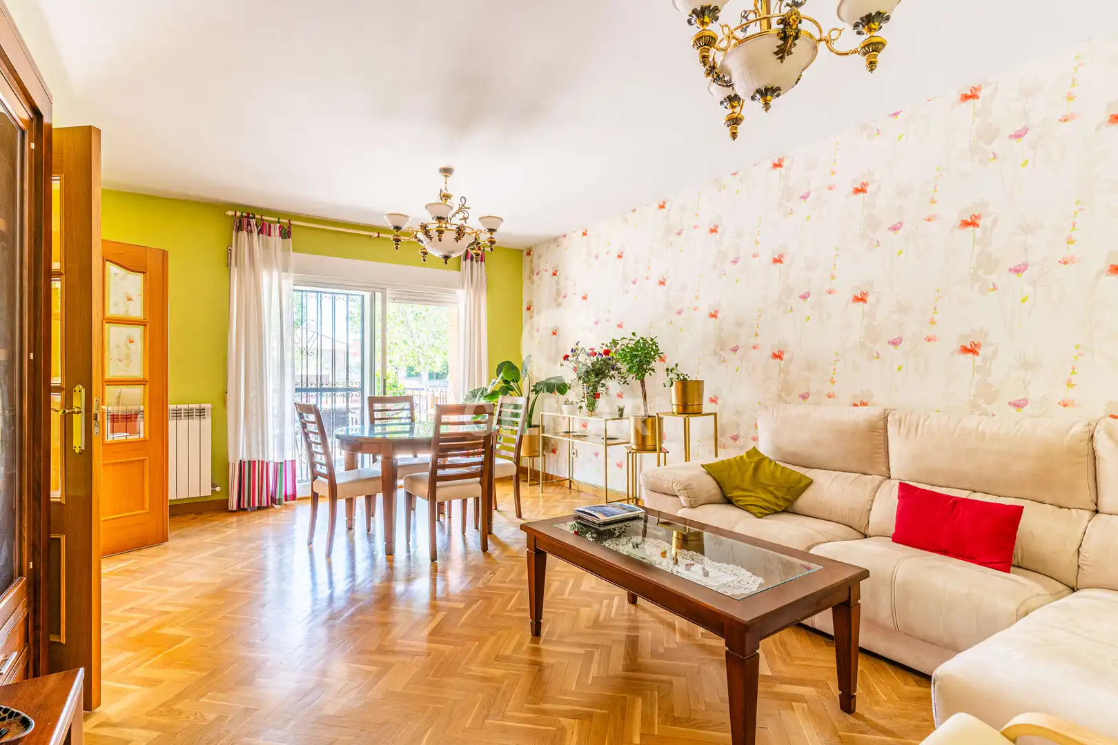 Living room of Houses for sale in Moraleja de Enmedio  with Heating, Private garden and Swimming Pool