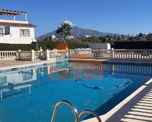 Piscina de Casa o xalet en venda en Estepona amb Aire condicionat, Piscina i Piscina comunitària