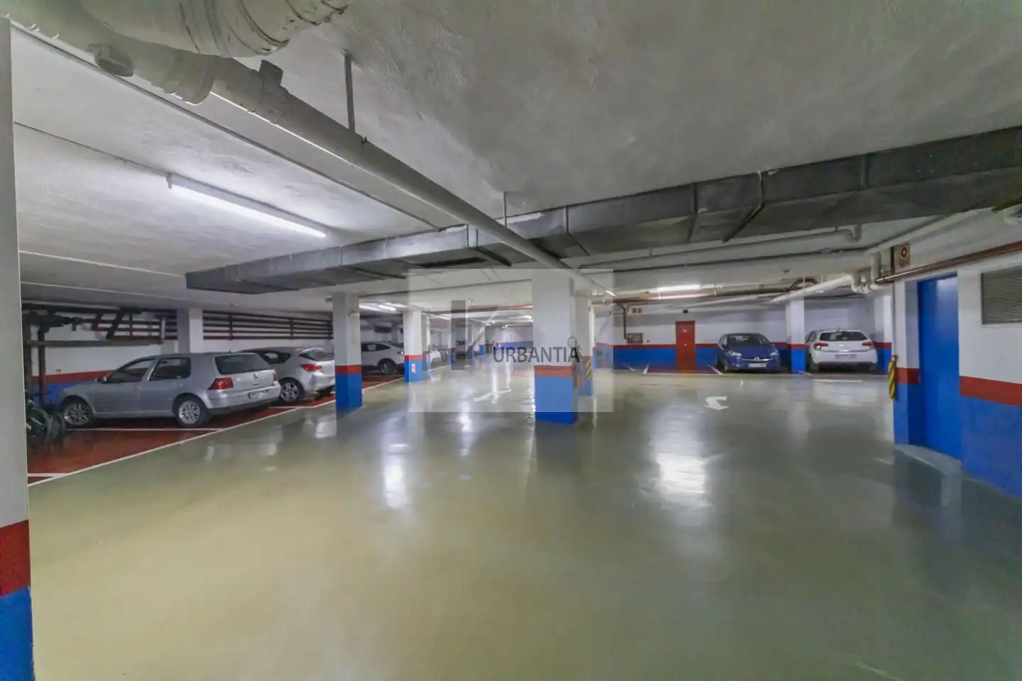 Parking de Piso en venta en  Pamplona / Iruña con Calefacción, Parquet y Terraza