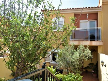 Vista exterior de Casa o xalet en venda en Puerto del Rosario amb Jardí privat, Terrassa i Traster