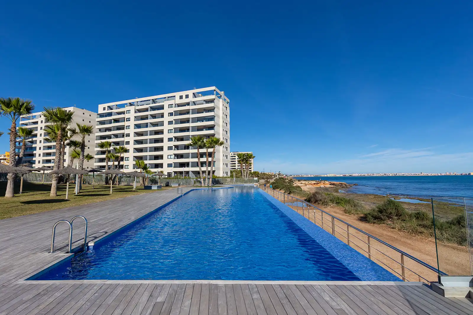 Piscina de Apartament en venda en Torrevieja amb Terrassa, Traster i Moblat