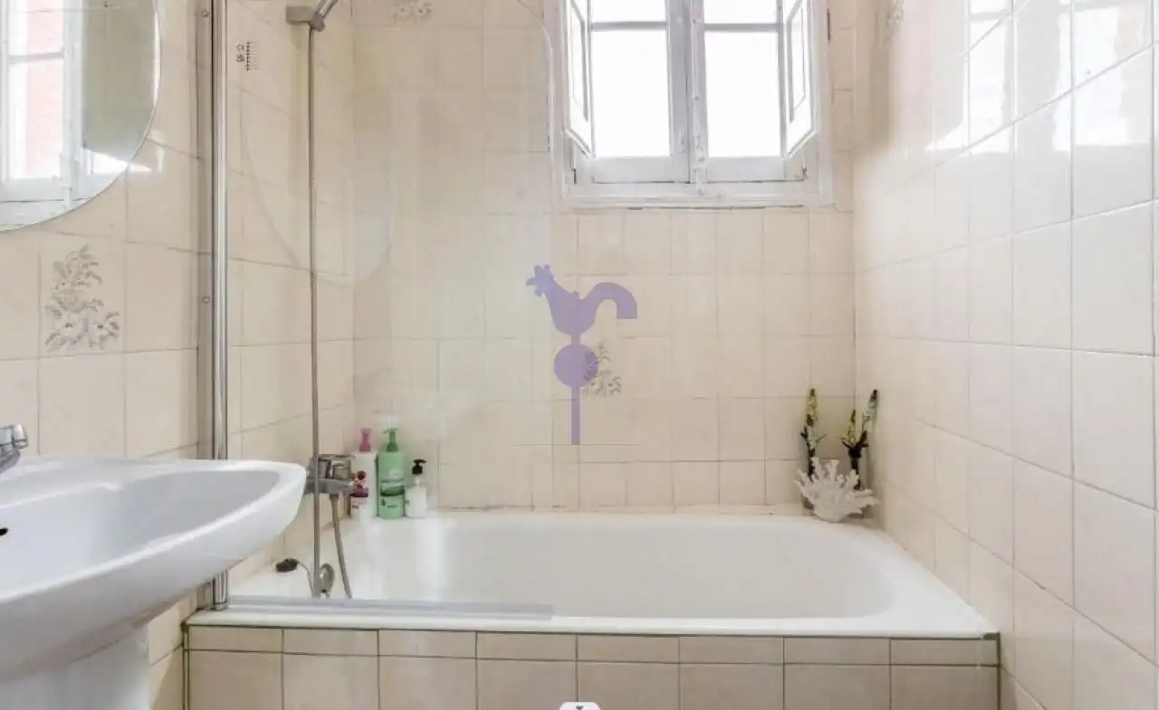 Badezimmer von Wohnungen zum Verkauf in León Capital  mit Heizung