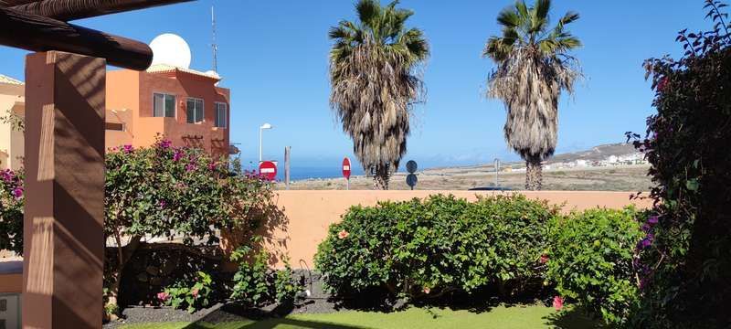 Vista exterior de Casa adosada en venda en Adeje amb Jardí privat, Terrassa i Traster