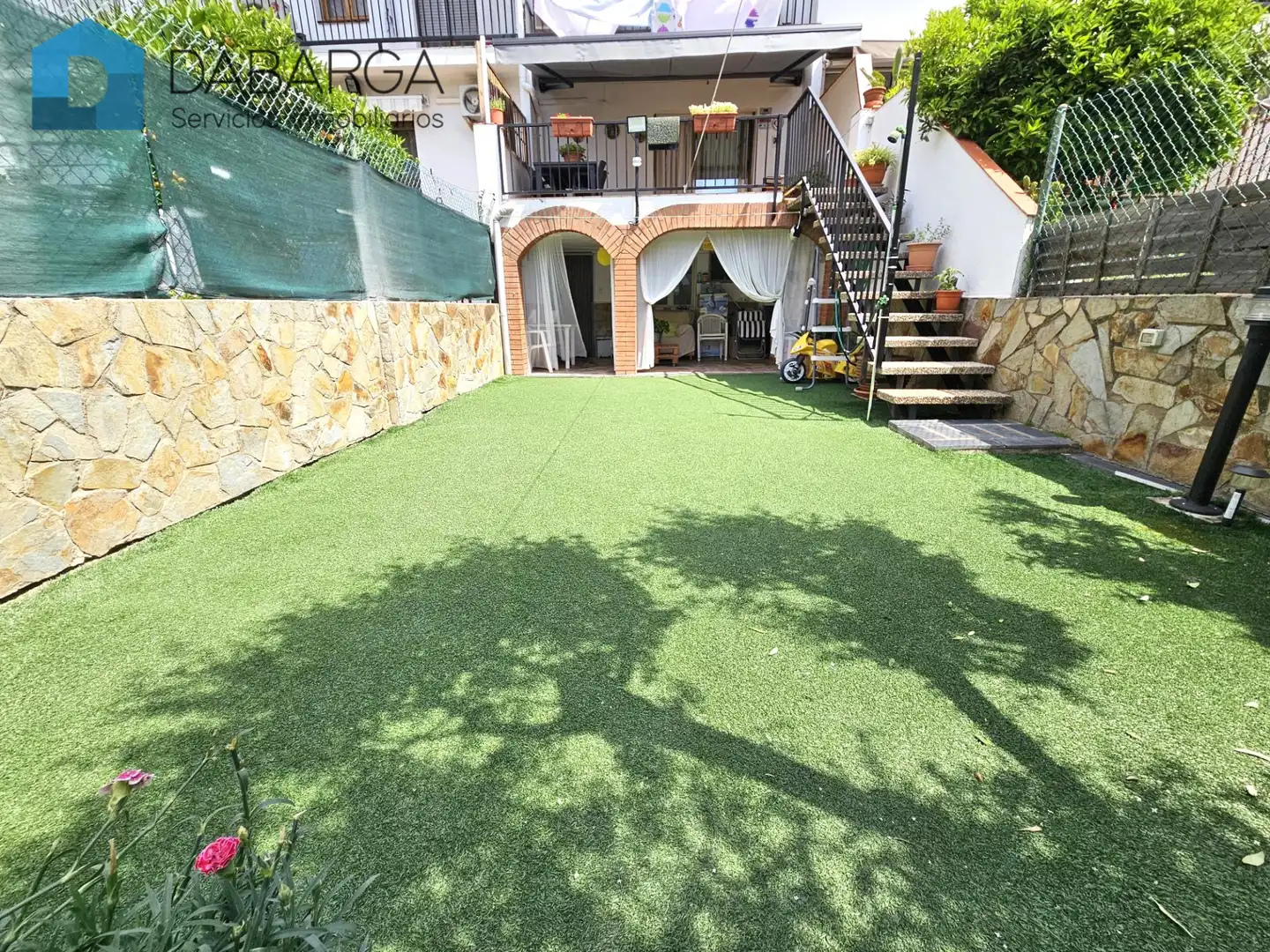 Jardí de Casa adosada en venda en Ripollet amb Aire condicionat, Calefacció i Jardí privat