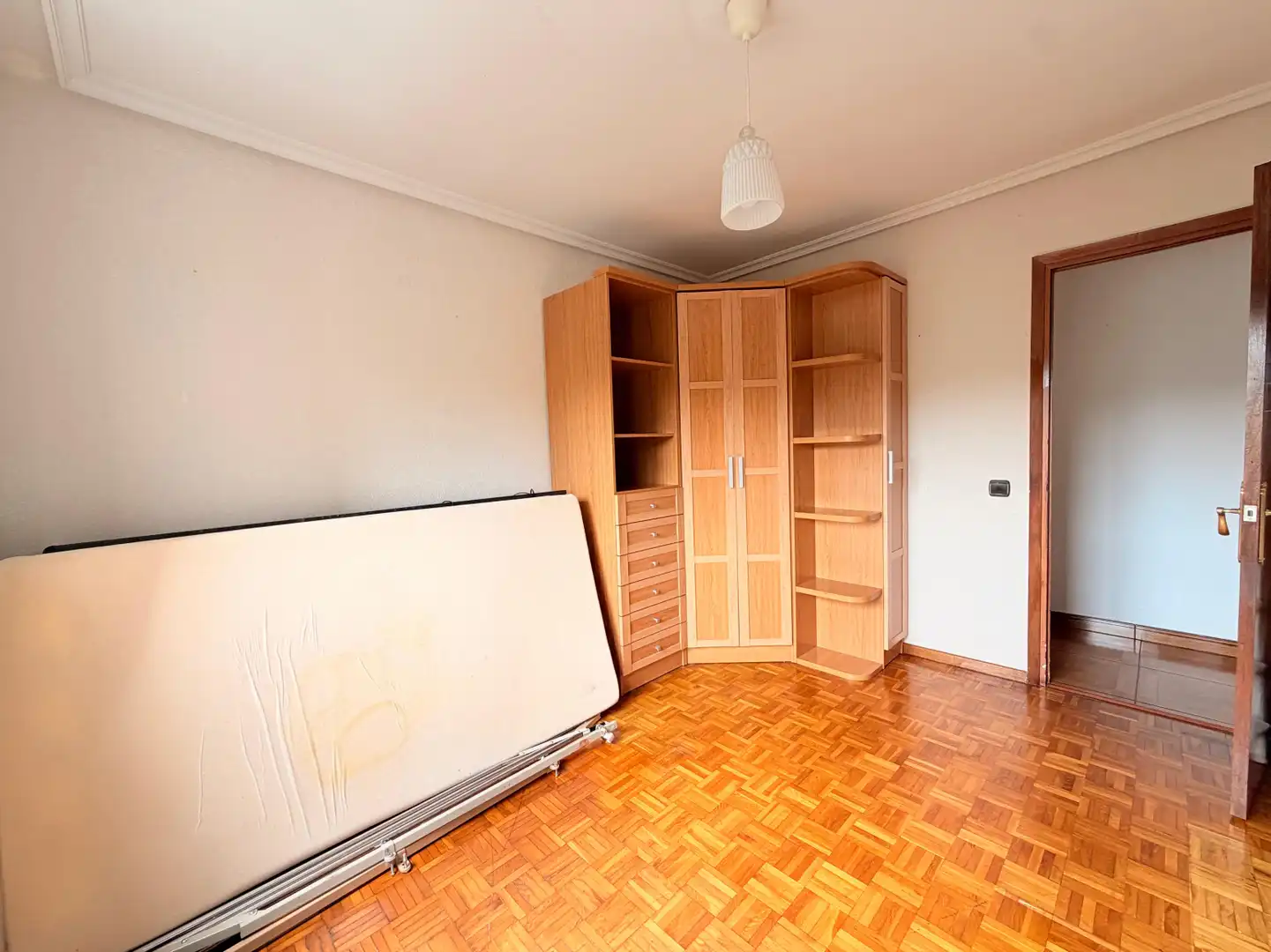 Bedroom of Flat for sale in Avilés  with Heating, Parquet flooring and Furnished