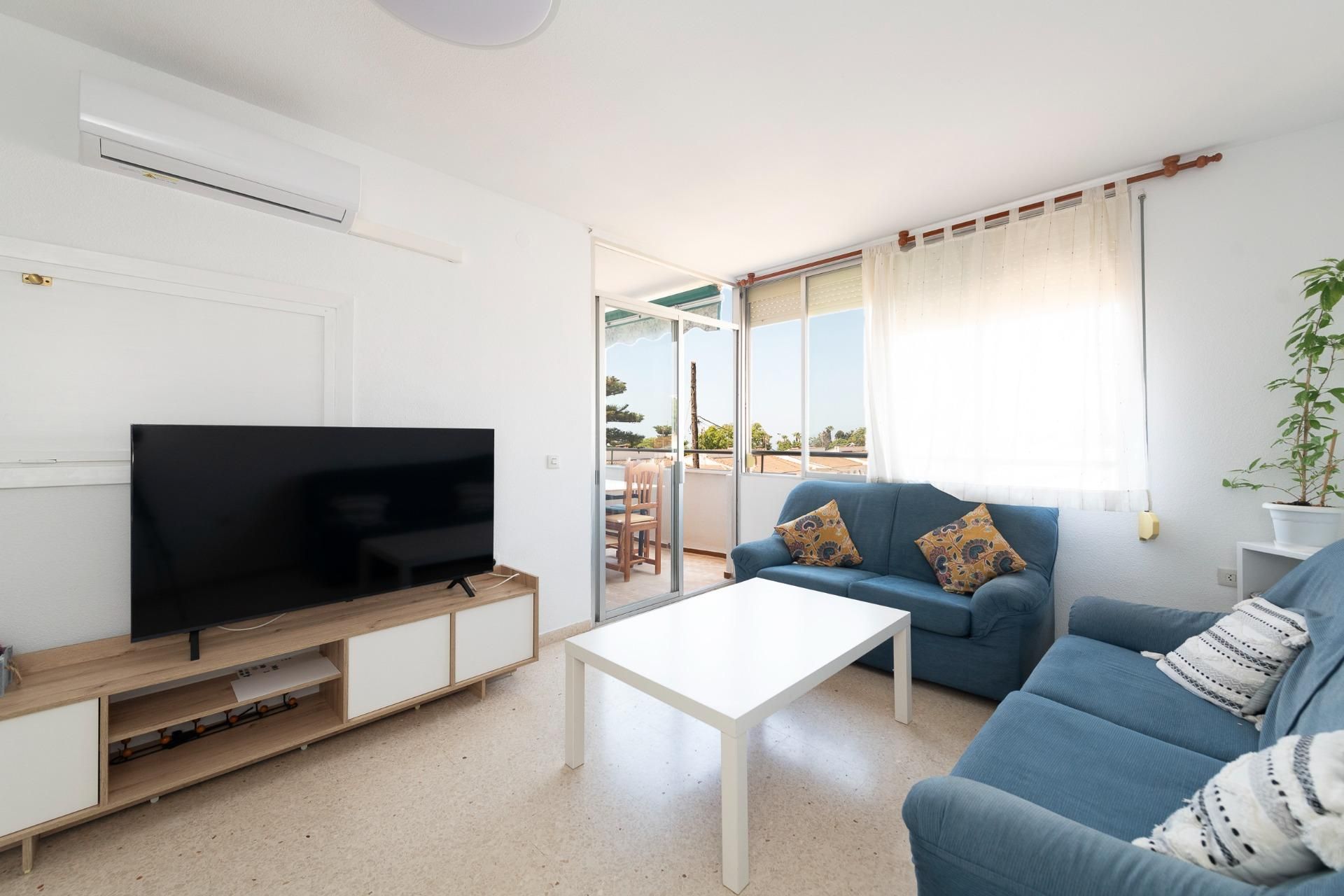 Living room of Flat to rent in Rincón de la Victoria  with Air Conditioner, Terrace and Balcony