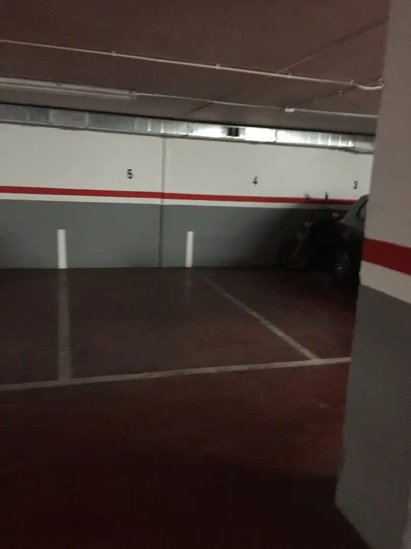 Garaje de alquiler en Carrer de Sant Agustí, Centre
