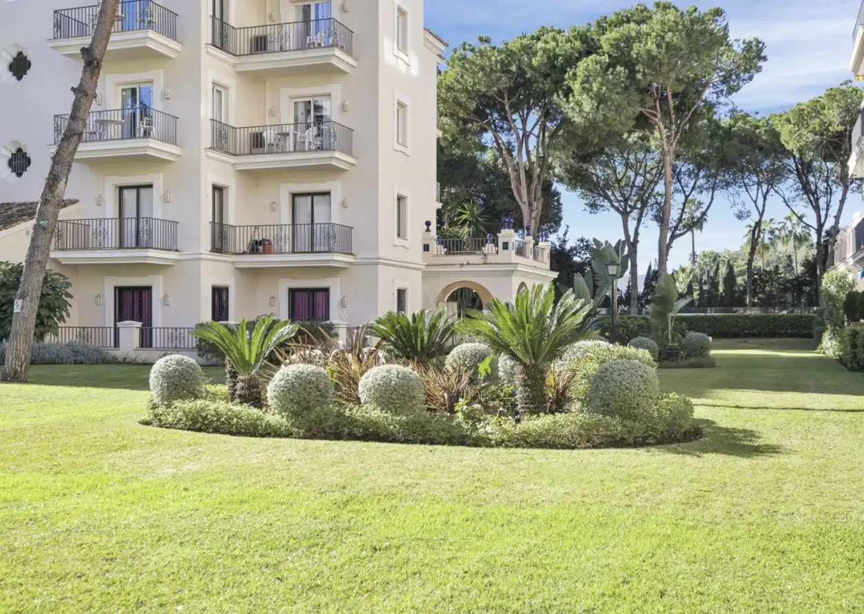 Jardí de Planta baixa en venda en Marbella amb Aire condicionat, Terrassa i Piscina