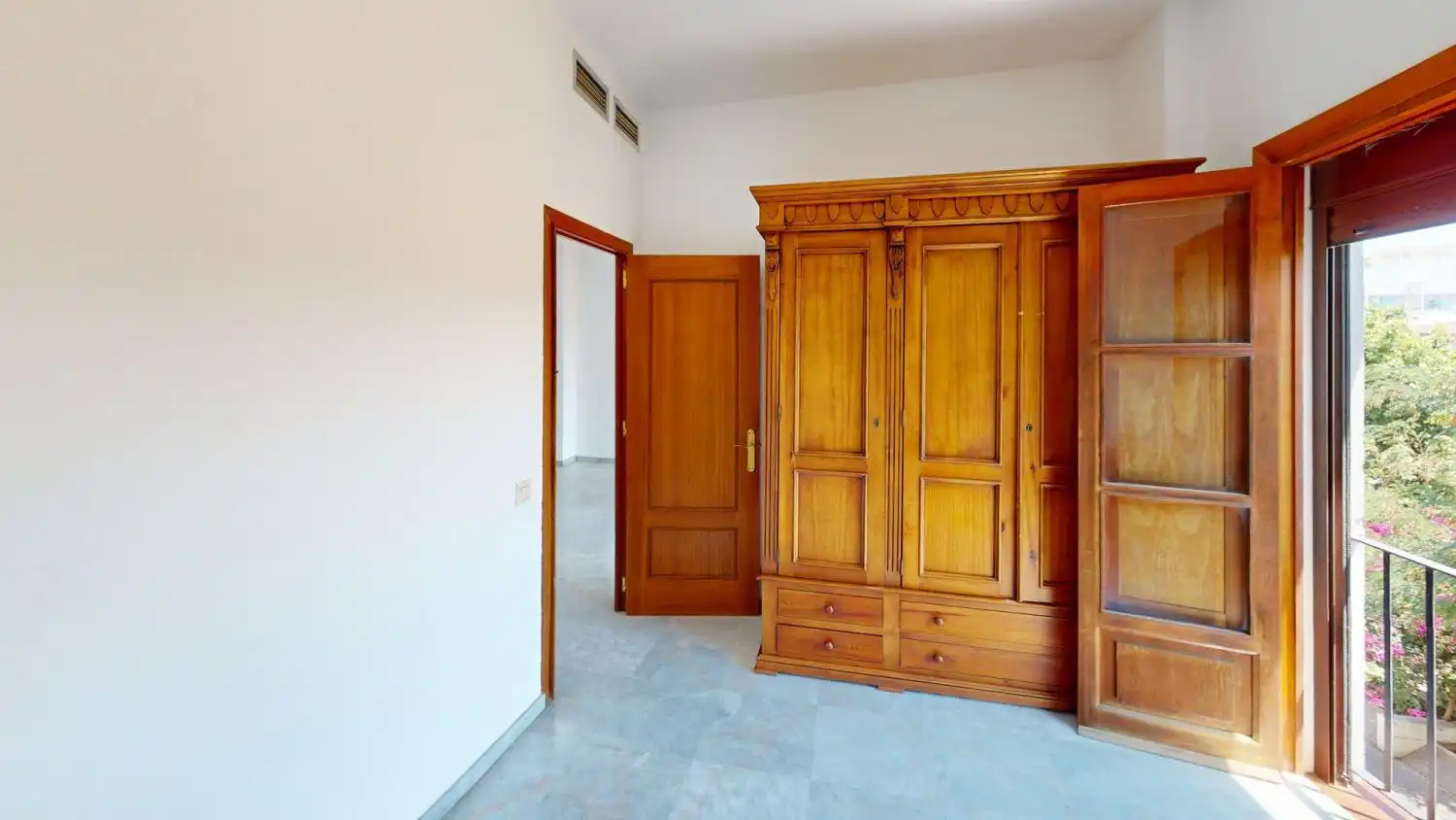 Wohnung zur Miete in Sevilla mit Klimaanlage, Heizung und Balkon