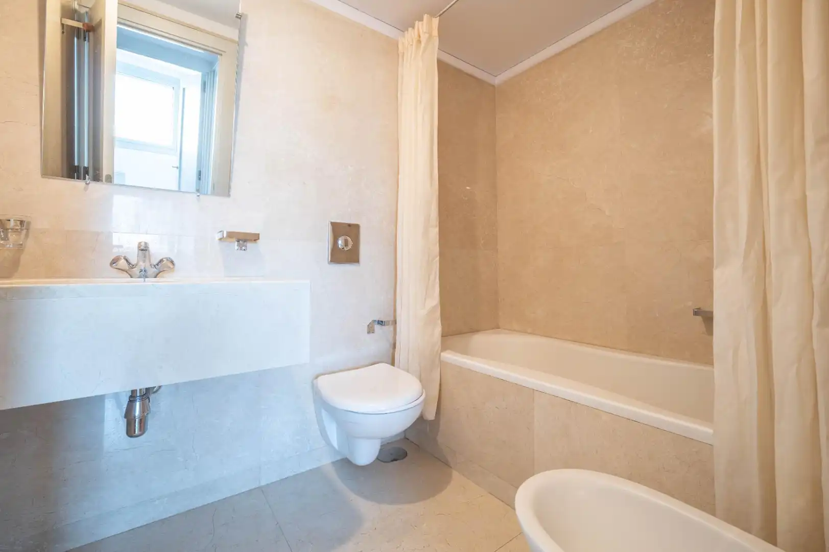 Baño de Piso en venta en Granada con Calefacción, Parquet y Alarma