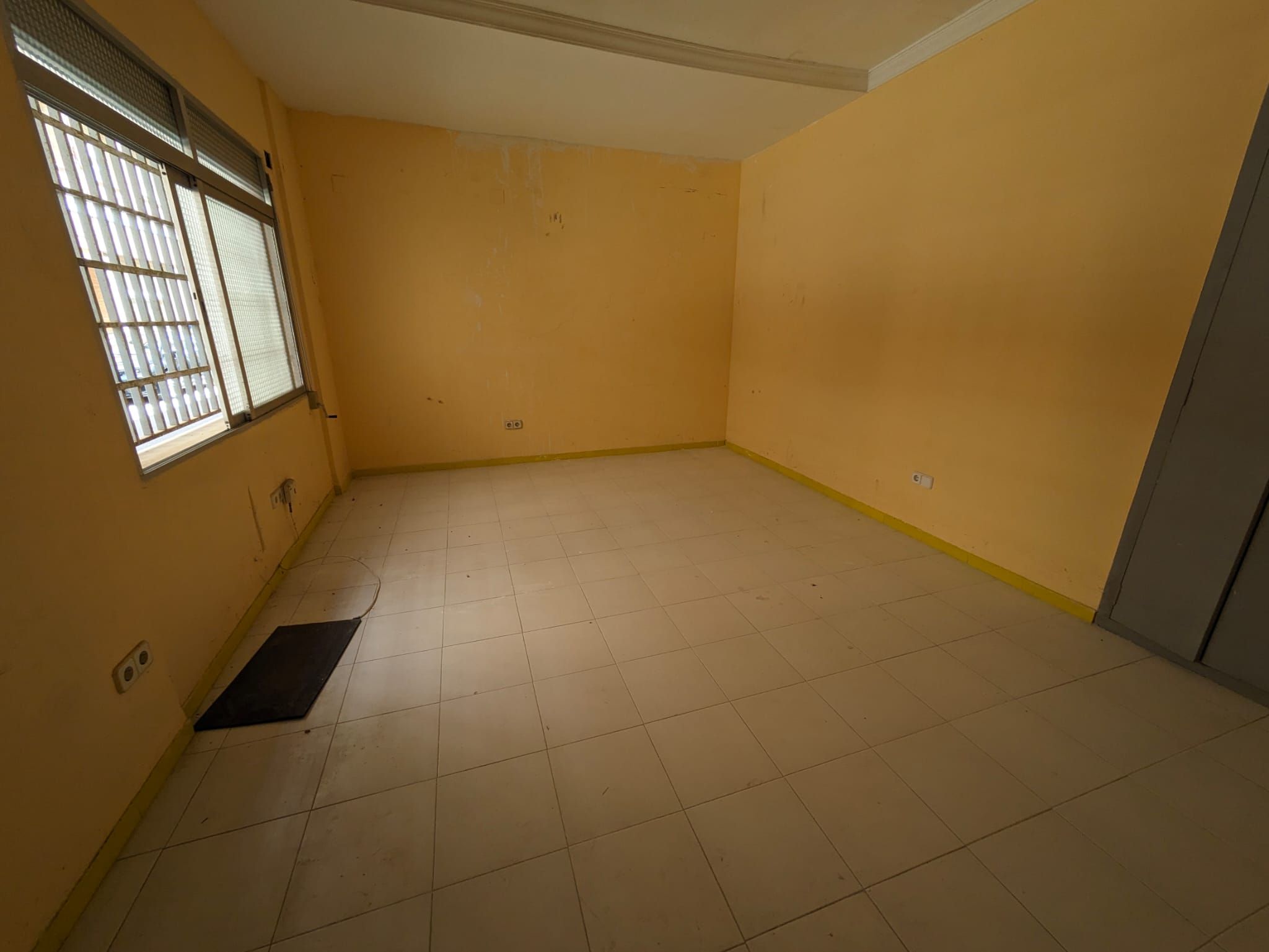 Premises for sale in  Valencia Capital