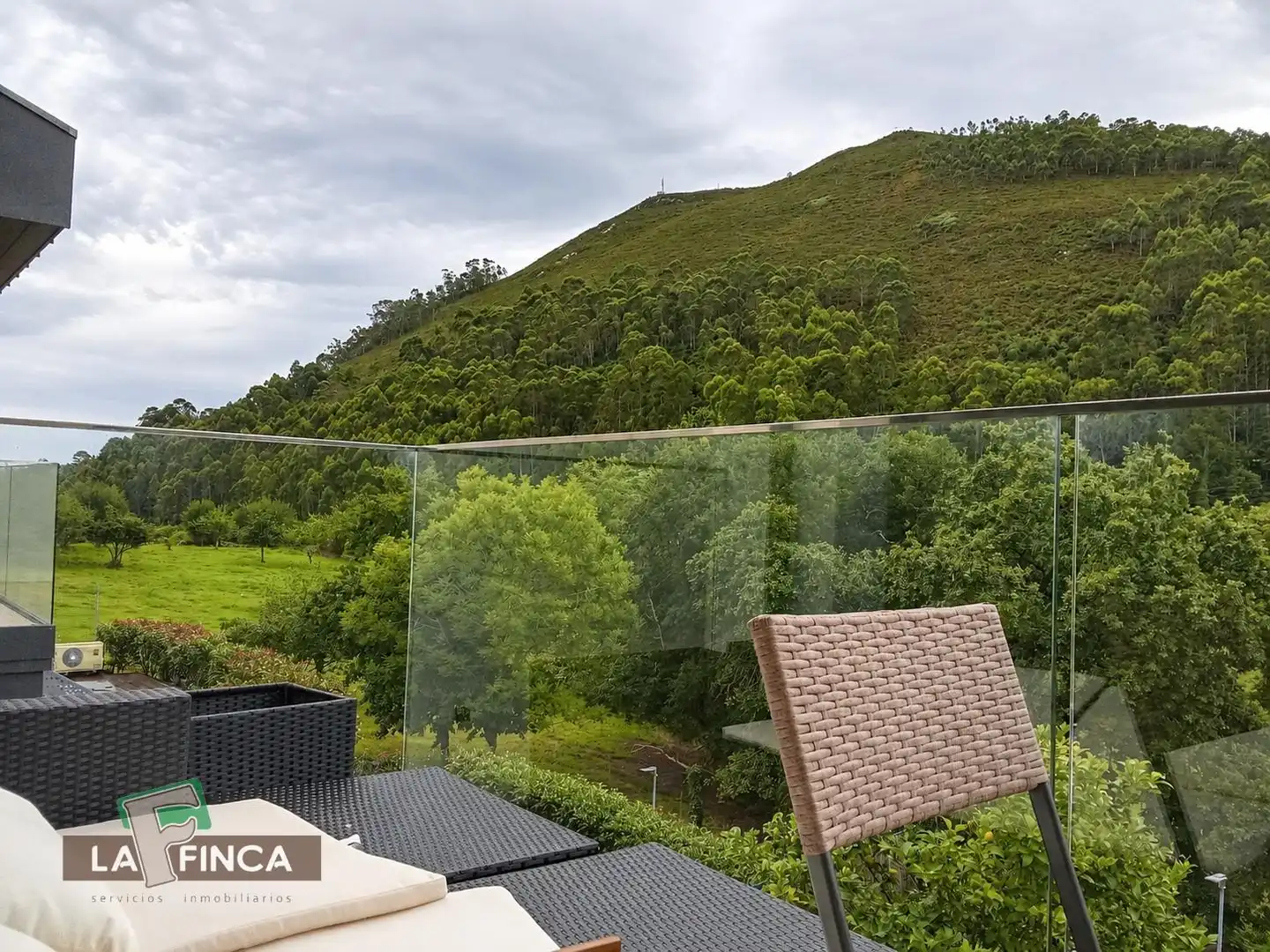 Terrassa de Casa o xalet en venda en Caravia amb Calefacció, Terrassa i Moblat